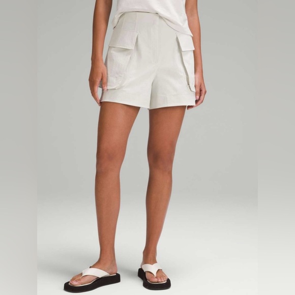 Lululemon Relaxed-Fit Super-High-Rise Cargo Short 4"  in Bone Size 4 - Picture 2 of 16